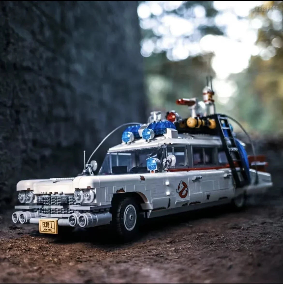 Carro Ghostbuster Ecto‑1 em Blocos de Montar – Modelo Colecionável para Exposição e Presente