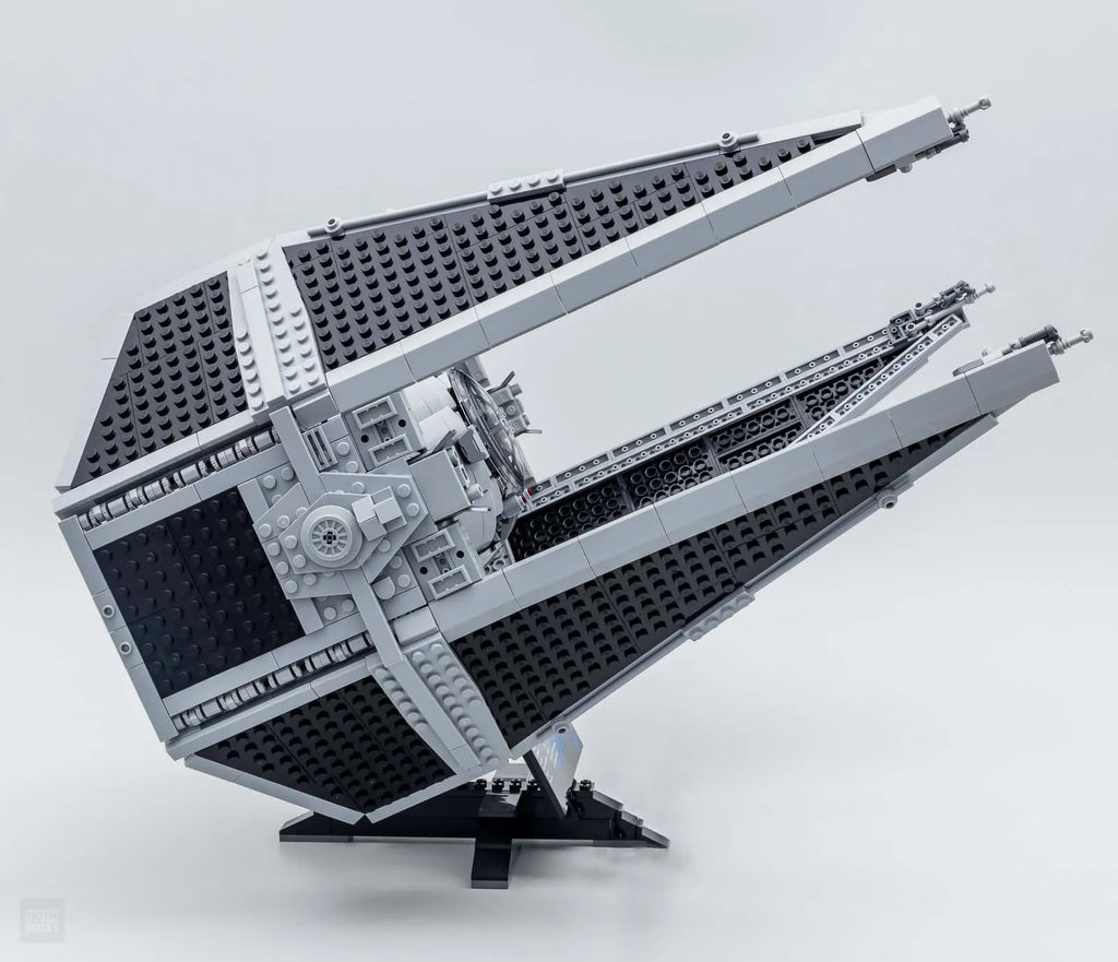 Nave TIE Interceptor de Bloques de Construcción – Modelo Técnico Coleccionable de 1931 Piezas