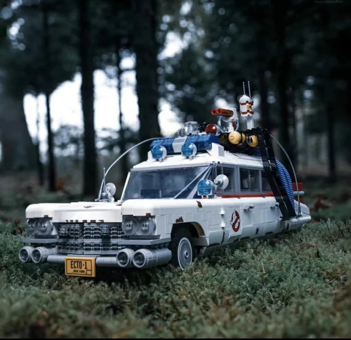 Carro Ghostbuster Ecto‑1 em Blocos de Montar – Modelo Colecionável para Exposição e Presente