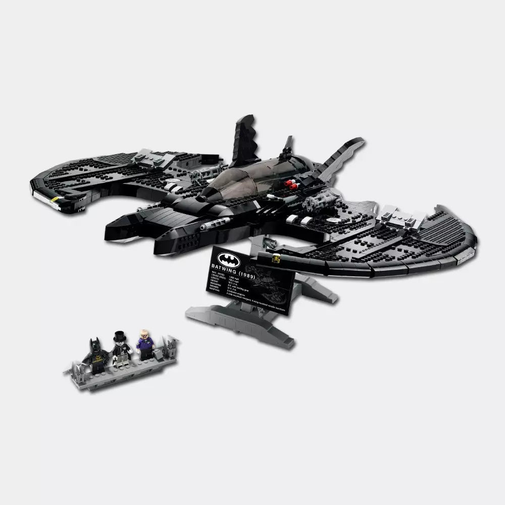 Batwing 1989 em Blocos de Montar – Batman Nave Clássica Colecionável 2363 Peças para Exposição